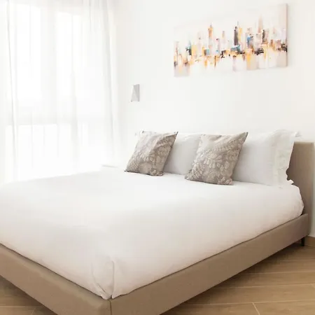 Luxury & Design Piramide * ローマ