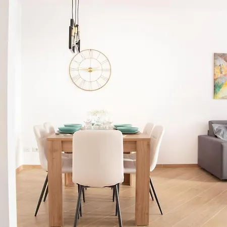 Luxury & Design Piramide Apartment Rome